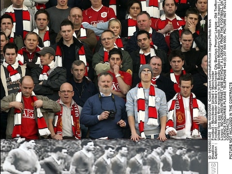 Fans van Manchester United herdenken in 2008 de Busby Babes, 50 jaar na de ramp.