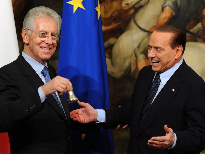 Silvio Berlusconi en opvolger Mario Monti, de huidige Italiaanse premier.