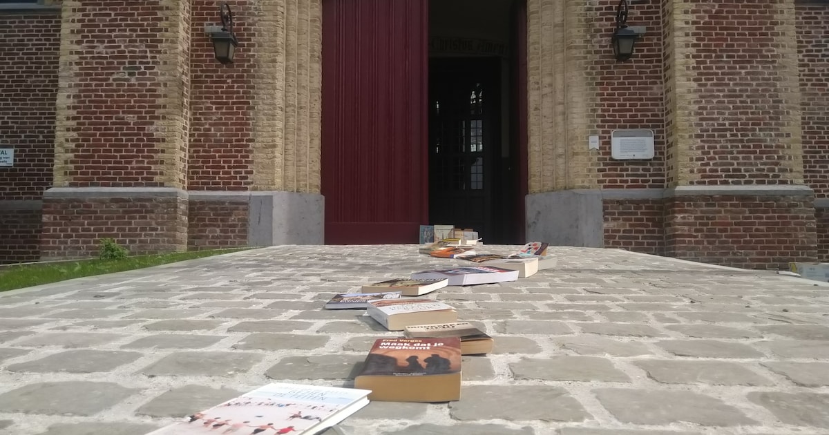Het Land van Nevele verkoopt boeken in Poesele-kerk | Regio | HLN.be