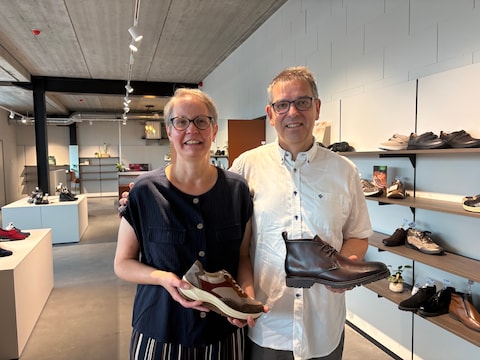 Na 134 jaar verhuist speciaalzaak voor ‘moeilijke voeten’ naar nieuwe winkel buiten Deinze-centrum: “Schoenen Heleu is de oudste handelszaak van de stad”