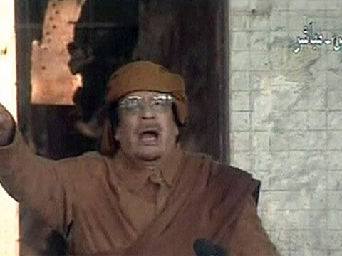 Khadafi, hier tijdens zijn intussen legendarische toespraak van een week geleden.