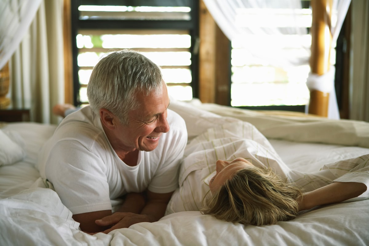 Gekke Mensen Persoon Emotie Uitdrukken Concept Volledige Lengte Grootte  Lichaam Foto Portret Van Mooie Aantrekkelijke Aardige Opgewonden Vrolijke  Dame Probeert Te Skate Gebaren Met De Handen Geïsoleerd Achtergrond  Stockfoto en meer beelden, image size:1200x800