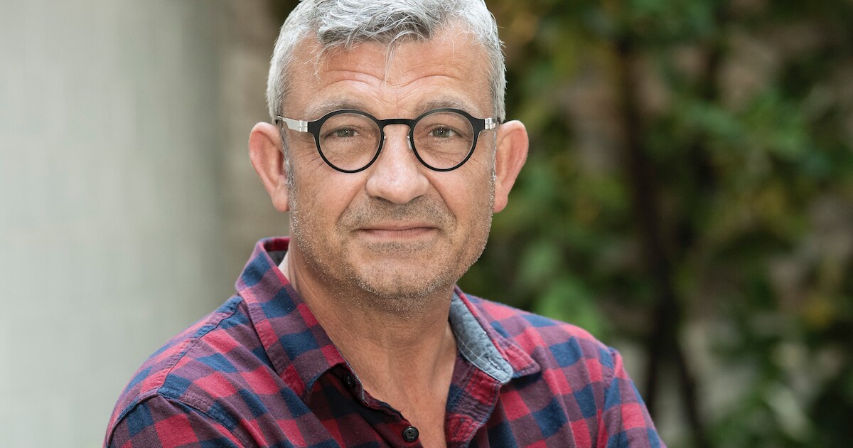 Familie'-acteur Peter Bulckaen staat nu anders in het leven: “Ik ben veel  introverter dan vroeger” | Showbizz | HLN.be