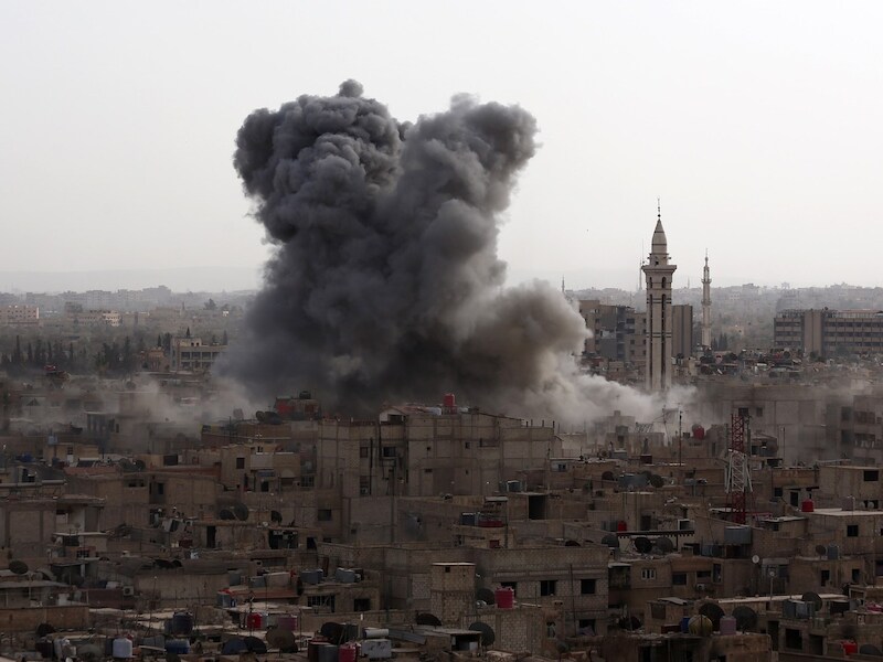 Beeld van een luchtaanval van Syrische overheidstroepen nabij Damascus, enkele dagen geleden.