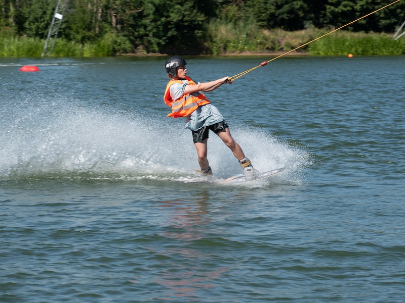 Wakeboardtop verzamelt zich dit weekend aan de Donkvijver: “Drie dagen spektakel te volgen vanop drijvende tribunes”