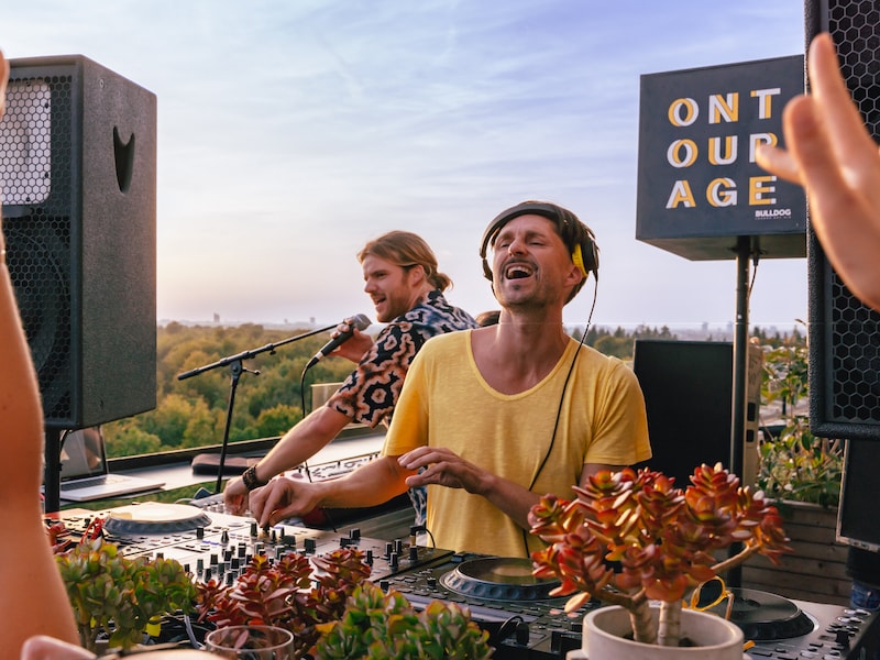 KIJK. De Indian Summer op haar mooist: dj Nico Morano lanceert samen met Mewhy eerste album boven Zoniënwoud