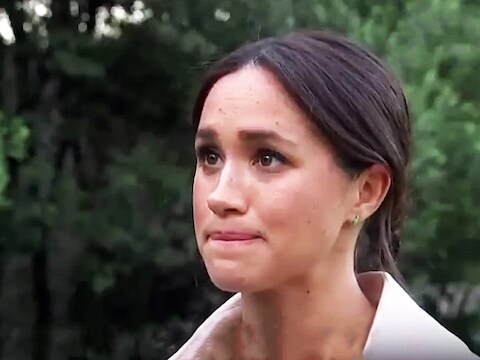 Meghan Markle moet haar tranen verbijten. 