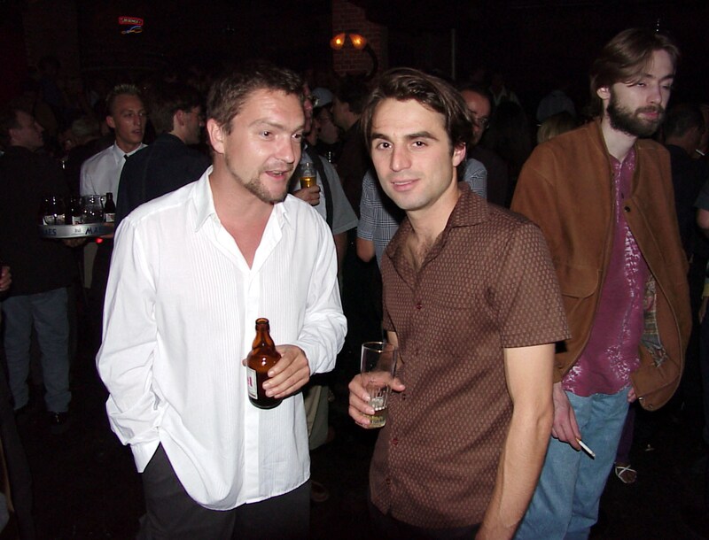 Acteurs Tom Van Bauwel en Michaël Pas in Fill Collins Club in 1999.