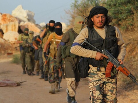 Strijders van Jabhat al-Nusra met oorlogswapens in mei vorig jaar.