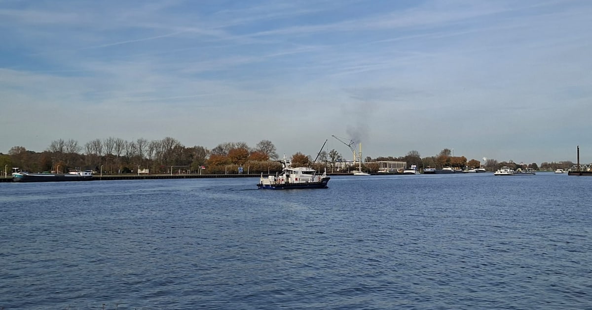 Twee personen vallen van speedbootje in kanaal Gent-Terneuzen net over de grens: ook Belgische brand