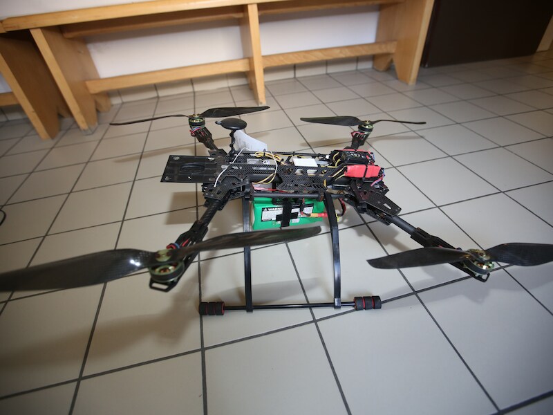 De bewuste drone, die wellicht door de eigenaar zelf gebouwd werd.