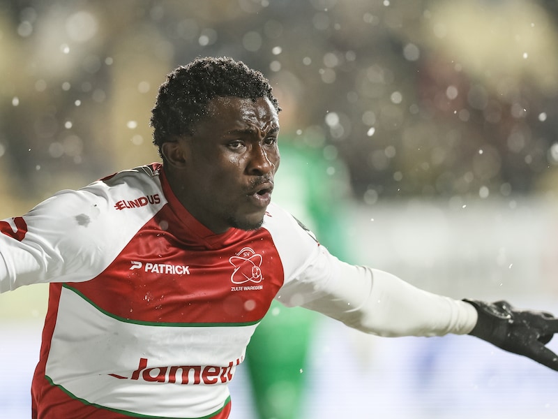 “Vuile arbiter”, of toch iets anders? Zulte Waregem claimt dat aanvaller Opoku racistisch is bejegend op Stayen, STVV heeft het over “spraakverwarring”