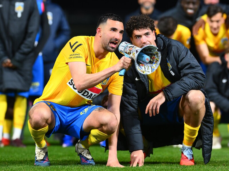 “Eerste keer dat ik een penalty benut”: Emin Bayram, bezig aan topseizoen, helpt Westerlo voorbij Charleroi