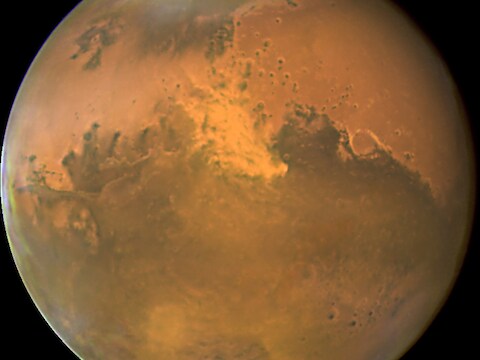 Mars, gezien door de Hubble-ruimtetelescoop.