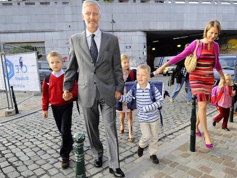 Het prinselijk paar bracht vorig jaar op 1 september hun kinderen naar het Sint-Jan Berchmanscollege in Brussel. Prins Emmanuel, hier gekleed in gestreepte trui, start dit jaar in de Eureka-school in Kessel-Lo.