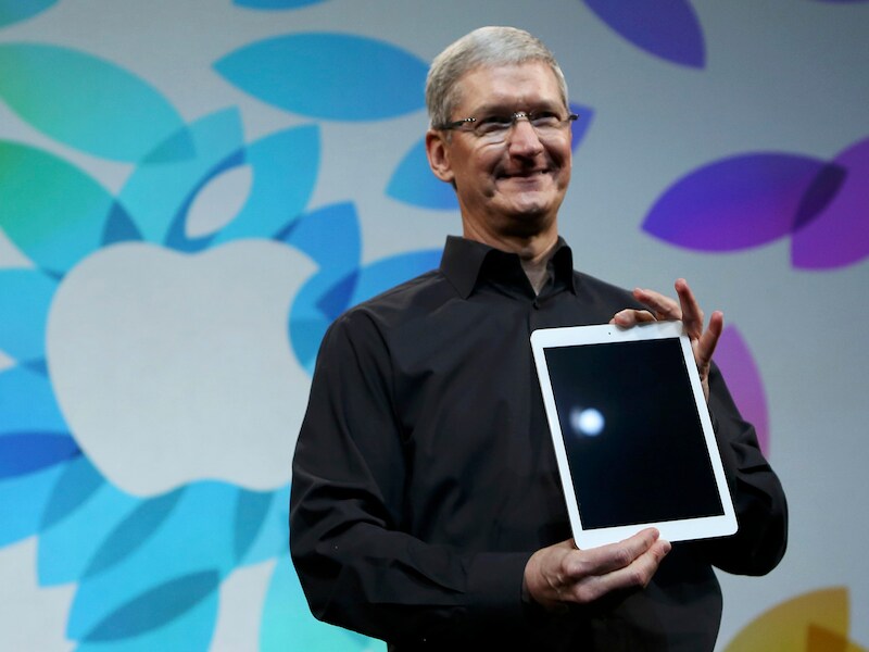 Volgens Isaacson staat Apple-CEO Tim Cook voor twee grote uitdagingen.