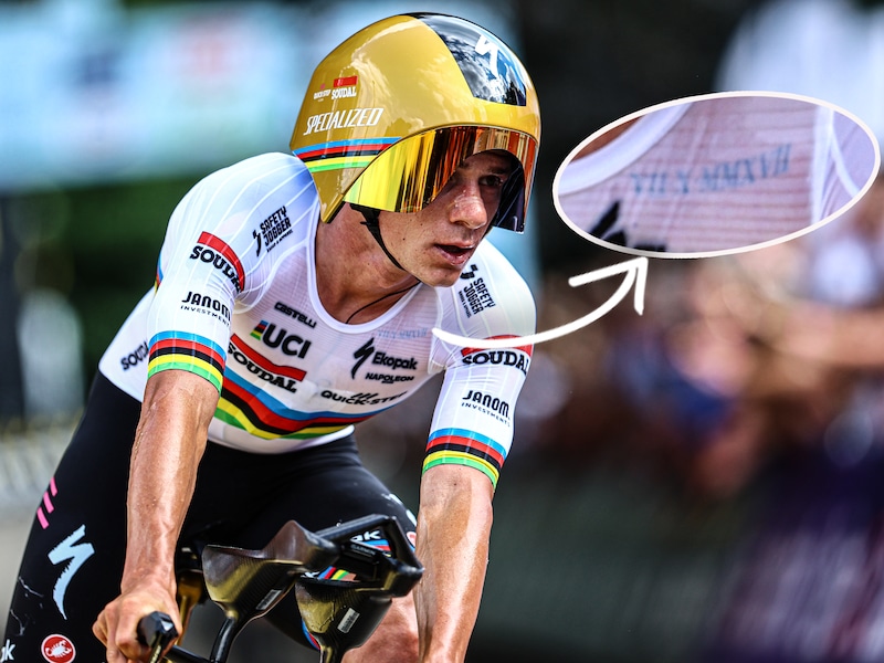 Zijn doorweekte shirt maakte het zichtbaar: Remco Evenepoel heeft ook ode aan vrouw Oumi op zijn borst staan
