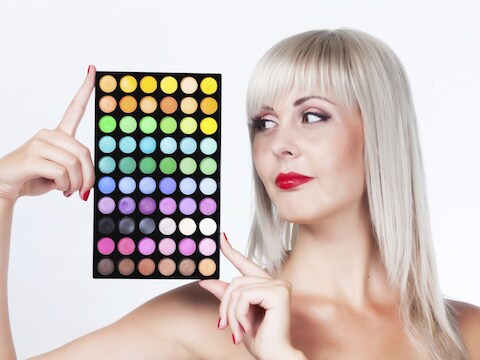 Kies de tint die het dichtst aansluit bij je haarkleur.