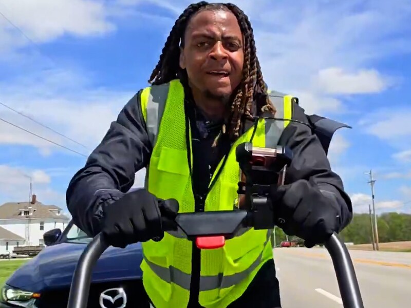 Streamer Isaiah (27) aangereden tijdens livestream voor goede doel: “Ik ...