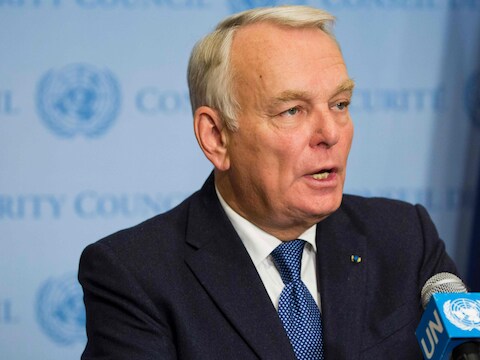 De Franse minister van Buitenlandse Zaken Jean-Marc Ayrault zei dat de bombardementen van de Syrische stad door Russische vliegtuigen op afkeuring van Frankrijk kunnen rekenen.