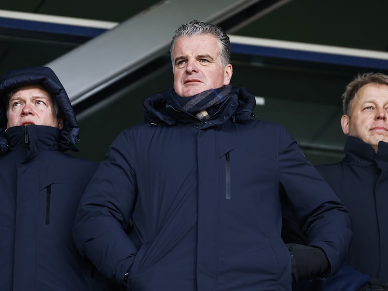 Feyenoord-directeur voortdurend lastiggevallen en bedreigd nadat telefoonnummer op straat is beland 