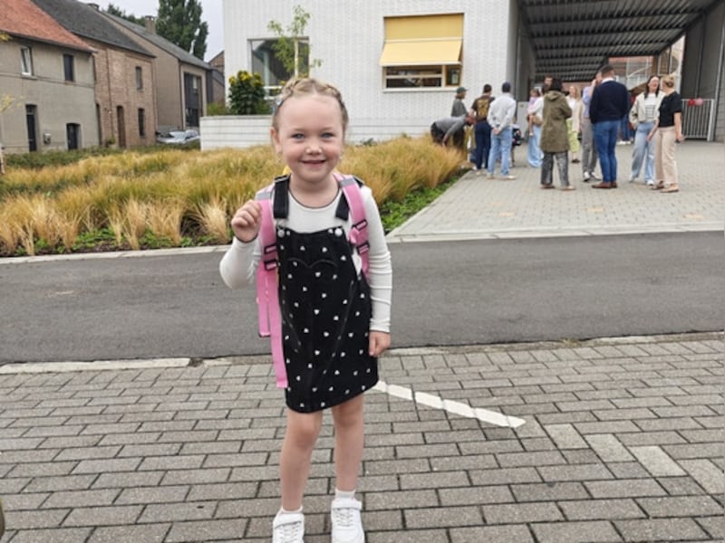 Ella Geelen uit Vlijtingen beleeft haar eerste schooldag