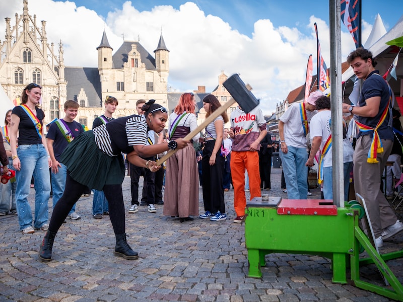 Student kick-off ALL FOR MORE op Grote Markt.