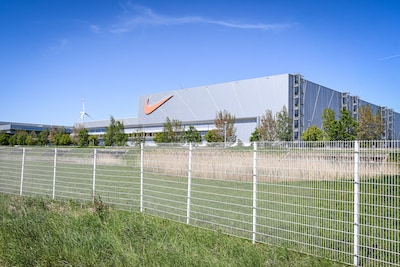 Vakbonden bereiken sociaal akkoord met Nike in Laakdal, maximaal 371 gedwongen ontslagen: “Maar de bittere nasmaak blijft”