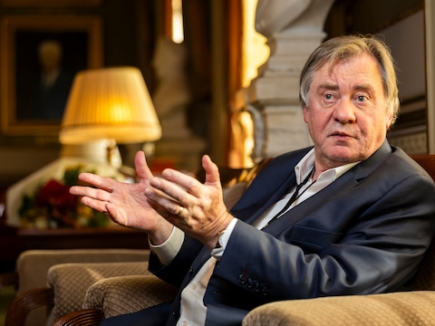 Voormalig VRT-Wetstraatjournalist en auteur Johny Vansevenant duikt tijdens een bijzondere ontbijtlezing in het leven en de carrière van de grootste wielrenner aller tijden: Eddy Merckx.
