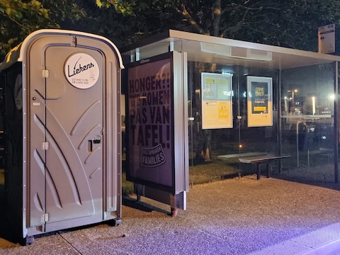 Chauffeurs van De Lijn krijgen een toilet aan de Coiseaukaai in Brugge, maar erg esthetisch is het toch allemaal niet.