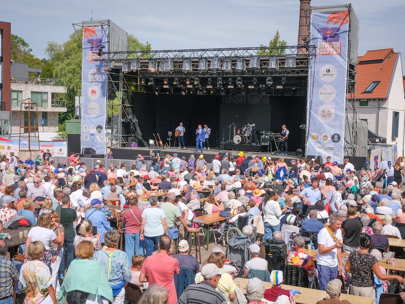 Luc Steeno brengt senioren aan het dansen op Druivenfeesten