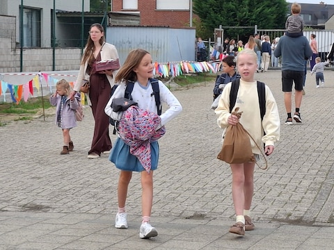 Eerste schooldag bij basisschool De Merel in Hallaar