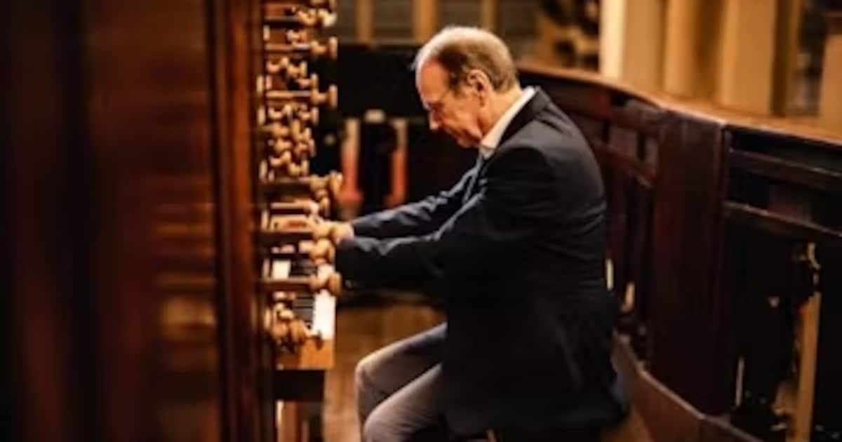 Johan Hermans speelt Advent- en kerstklanken tijdens orgelconcert in Hasseltse kathedraal