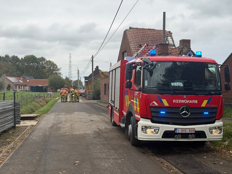 Een graafmachine had per ongeluk een lagedrukleiding geraakt, waardoor er gas vrijkwam. 