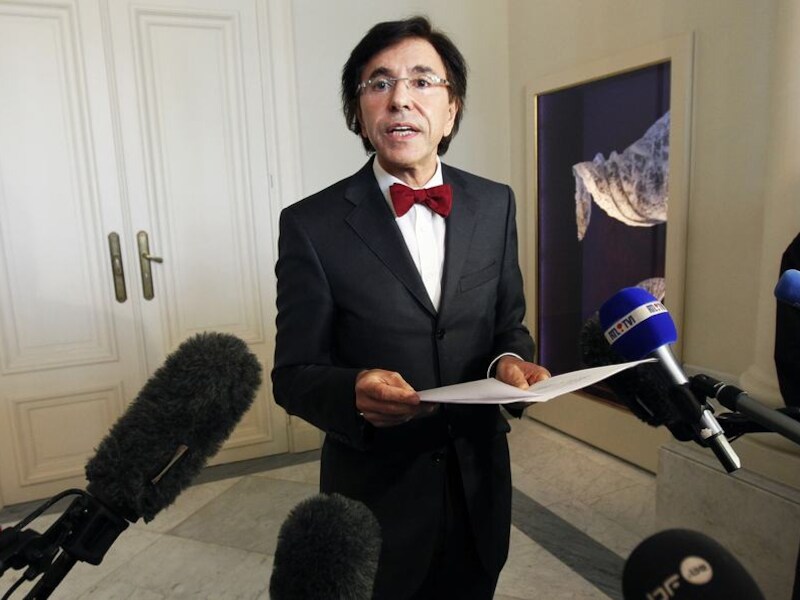 Formateur Elio Di Rupo (PS).