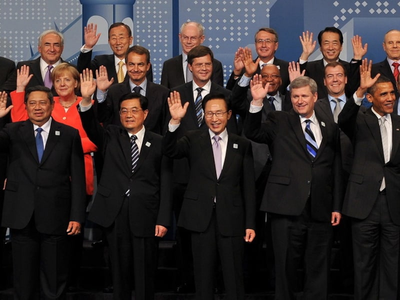 De G-20 top in Toronto in juni 2010, met centraal in het midden de toenmalige premier van Nederland Jan Peter Balkenende.
