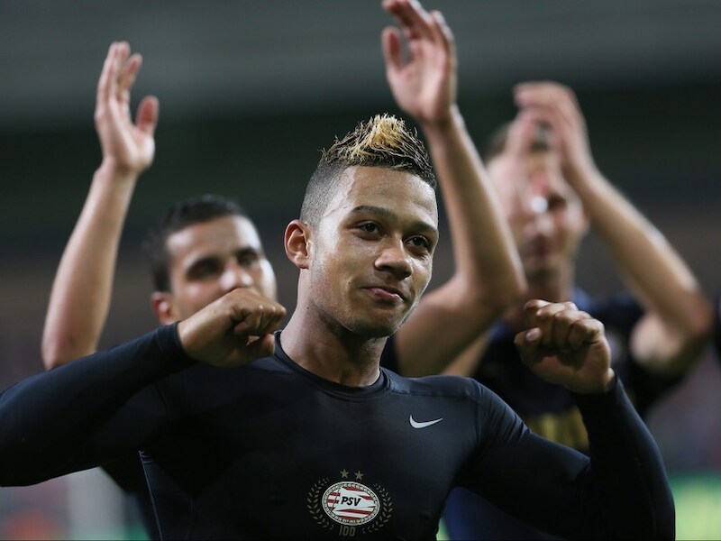 PSV viert de zege op Zulte Waregem.