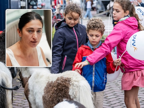 Als het van Vlaams minister van Onderwijs Zuhal Demir (N-VA) (inzet) afhangt, krijgen schoolkinderen geen vrije dag meer voor de jaarmarkt in hun gemeente.