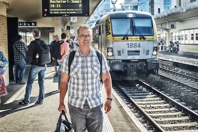 Belg is Europees kampioen pendelen: we zijn gemiddeld 57 minuten onderweg naar en van het werk. Hoe komt dat?