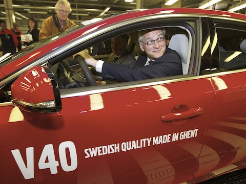 Vlaams minister-president Kris Peeters bij de start van de productie van de V40.