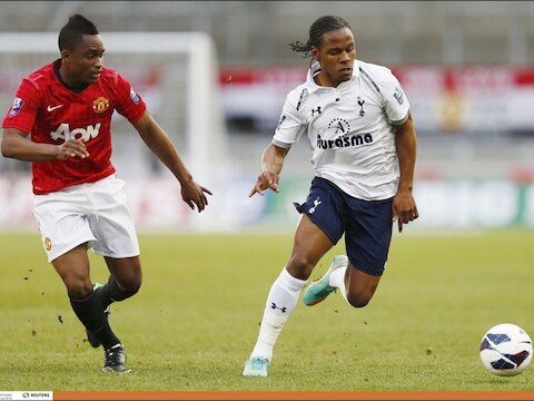 Ekangamene (links), aan het werk tegen Tottenham.