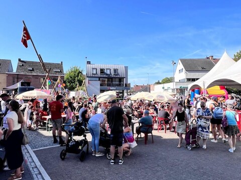 De rommelmarkt is een jaarlijks succes en lokt duizenden bezoekers naar Boortmeerbeek-centrum. Ook dit jaar schreven net geen 700 standhouders zich in.