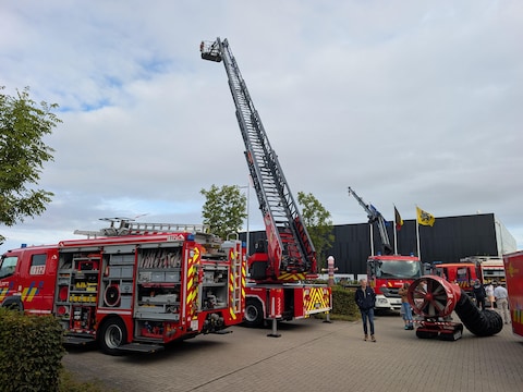 Tijdens de opendeurdag konden mensen het materiaal van nabij bekijken