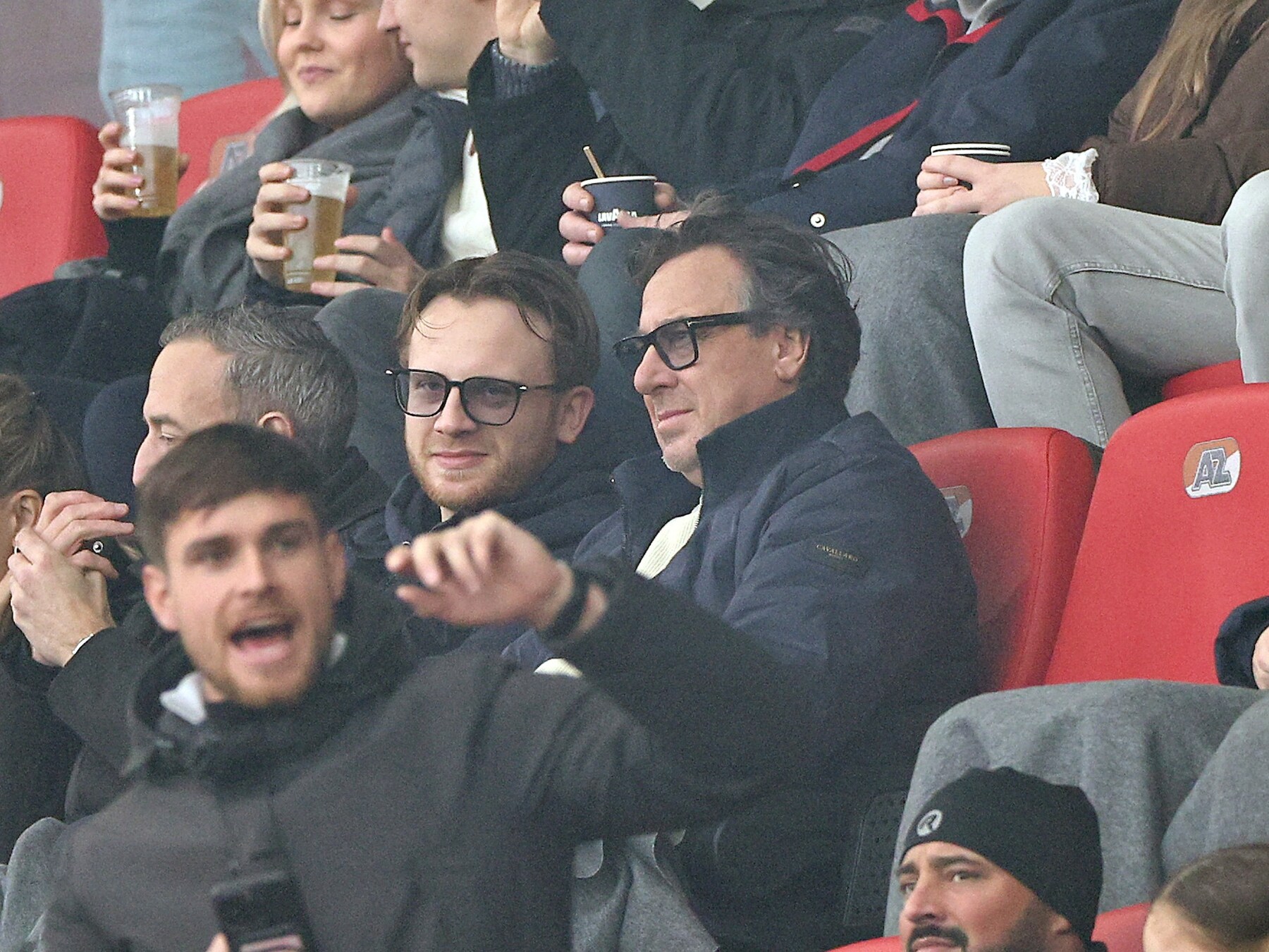 Qmusic weet hoe Joris uit 'Blind Getrouwd' op het idee kwam voor de 100  bloemen in de 'pompbak' | Showbizz | HLN.be