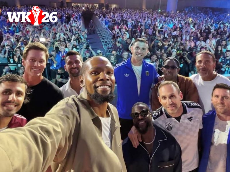 Veel iconischer wordt een selfie niet meer: herkent u naast Lionel Messi alle andere sterren op dit beeld? 