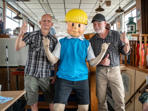 Jommeke op avontuur in de Antwerpse haven voor nieuw album ‘De Scheldehelden’. Met havenarbeid Gert Fransen en auteur Gerd Van Loock.