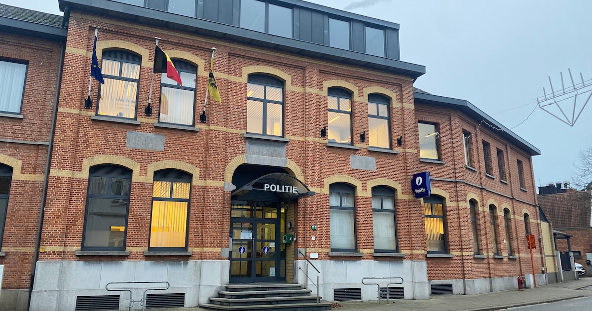 Politie controleert verschillende voertuigen: “Twee chauffeurs onder ...