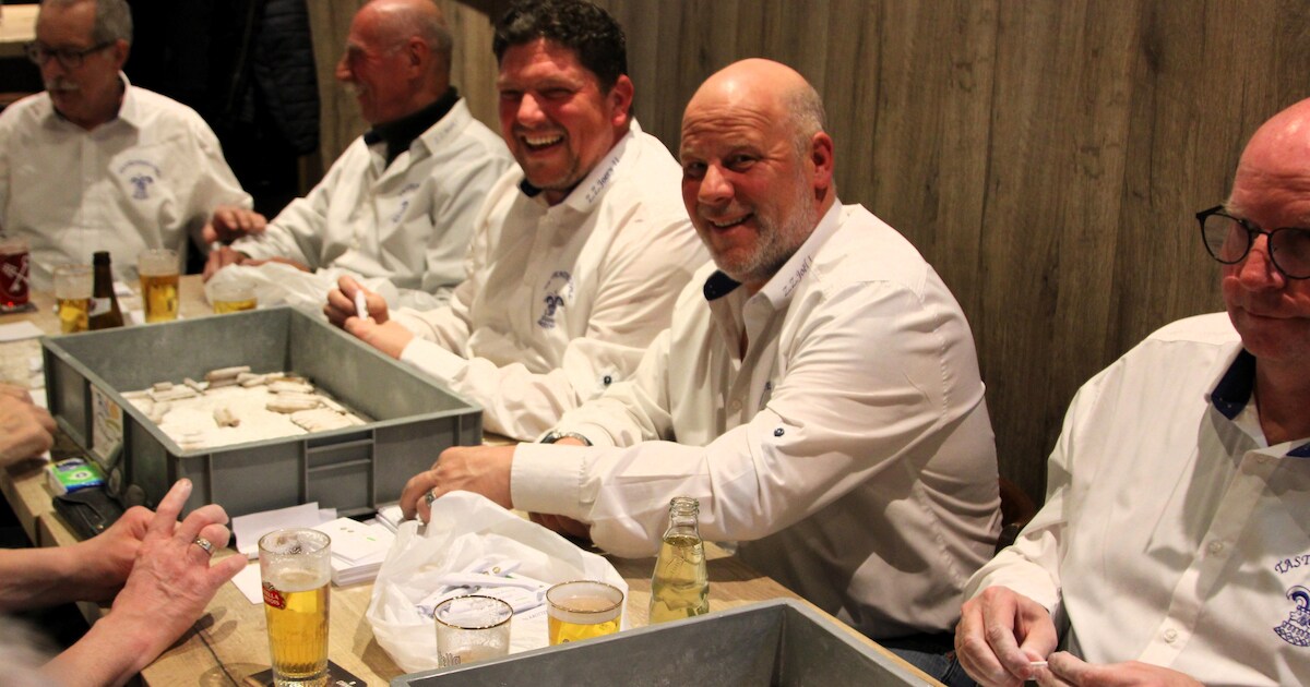 Carnaval kan bijna beginnen: prinsen van Tastendeuvel rollen 5.000 Halse krotten in