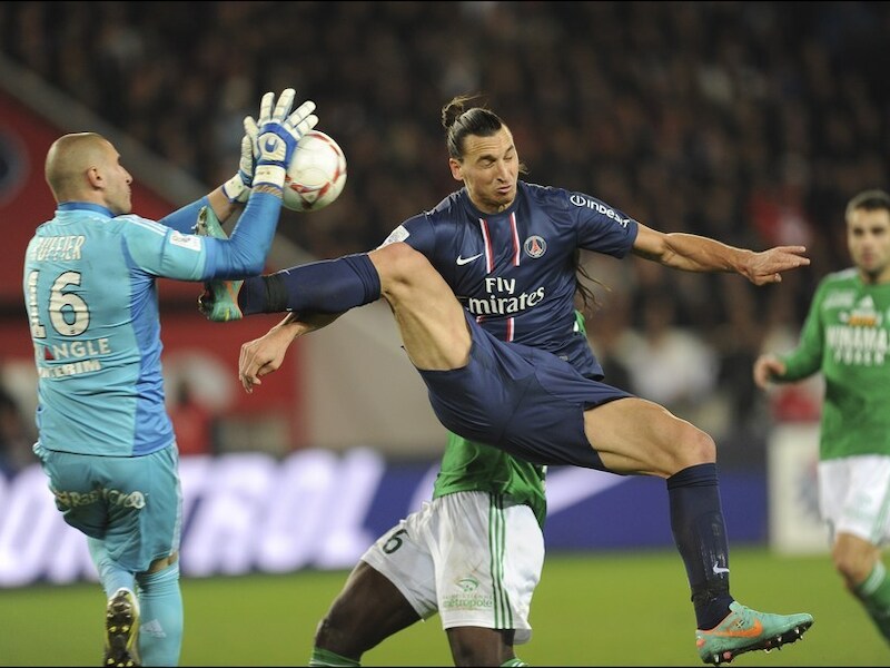 Stephane Ruffier, de doelman van Saint-Etienne, incasseerde de wilde trap.