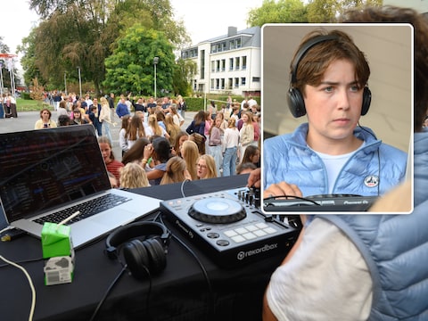 Dj Piccolo achter de knoppen.